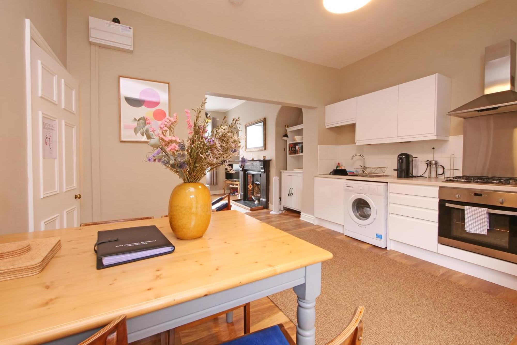 Fifth Quarter Apartment With Free Parking York Dış mekan fotoğraf